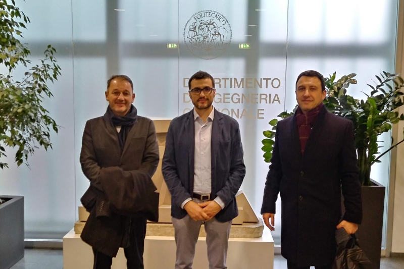 Na Poli.Design, com o professor Claudio Dell’ Era (c)