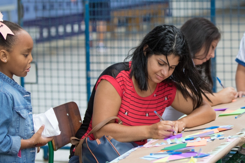 Taís e a filha participaram da oficina do Proerd, programa da Polícia Militar. Foto: Filipe Scotti