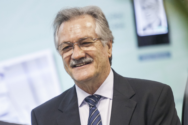 Mário Lanznaster em evento de outorga da Ordem do Mérito da CNI, na FIESC, em 2015. Foto: Marcos Campos