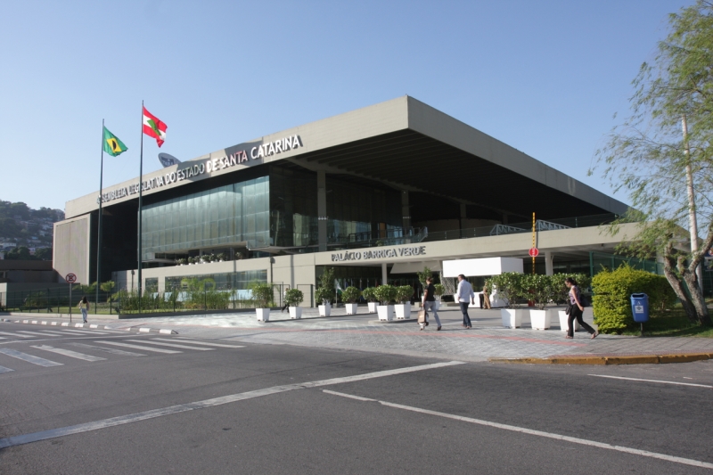 Projeto estadual que extingue voto de desempate em temas tributários será avanço, avalia FIESC