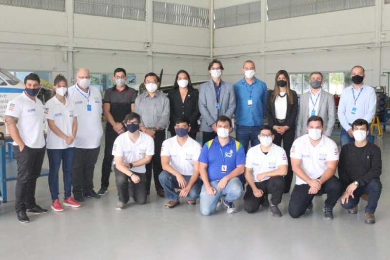 Comando da aviação civil paraguaia visitou a escola de aviação do SENAI em Palhoça (foto: Márcia Oliveira/All Press)