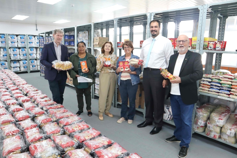 Parceiros do projeto acompanharam a saída das doações do Centro logístico da FIESC, em São José. Foto: Ivo Gonçalves