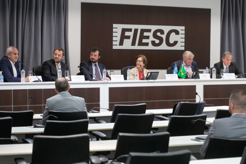 Diretor no Brasil do Banco la Nación Argentina, Jorge Matias (1° da esq. p/ dir.) (foto: Filipe Scotti)