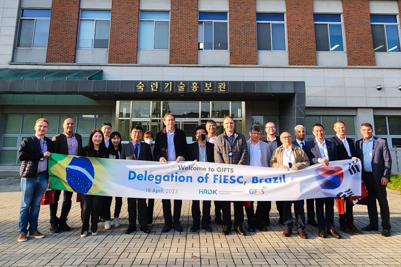 Visita da comitiva ao Global Institute for Transfering Skills (GIFTS), que atua com programas voltados ao desenvolvimento de recursos humanos