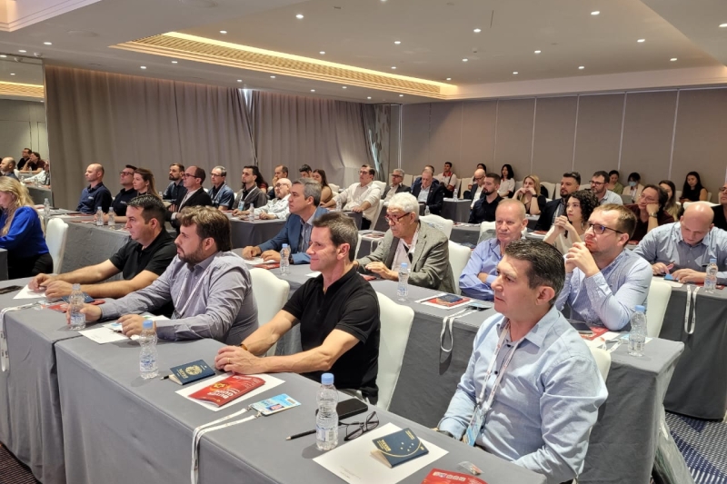 Encontro o embaixador Alan Coelho de Sellos, cônsul-geral do Brasil em Cantão