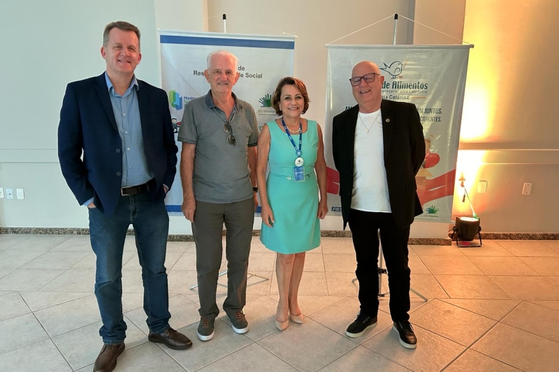 Representantes do Banco de Alimentos de Santa Catarina participaram do lançamento da campanha. Foto: Divulgação/SESI