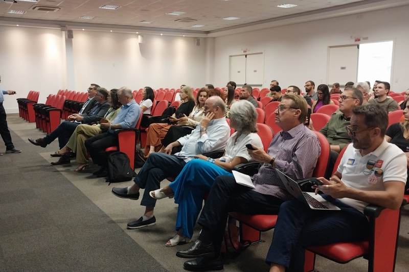 Empresas conhecem projetos de inovação em andamento no Instituto SENAI de Tecnologia. (Foto: Presse Comunicação)