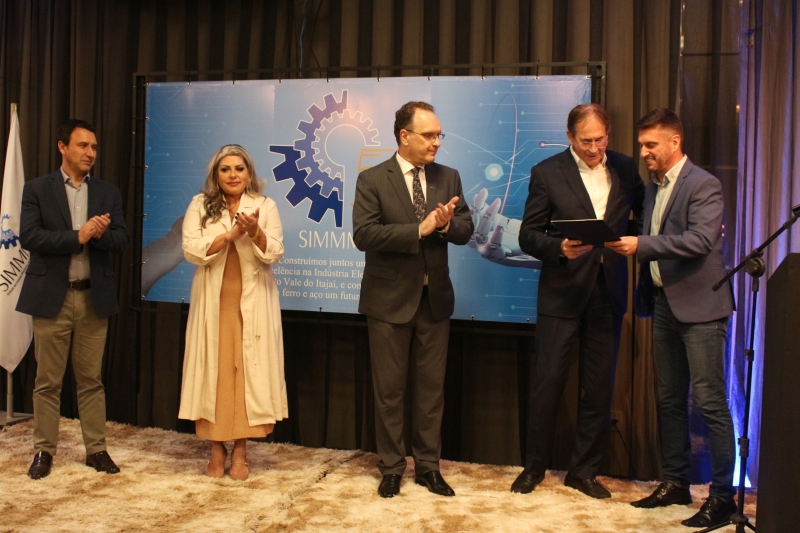 Assinatura do termo de cessão de uso do SENAI no bairro Barragem à prefeitura municipal de Rio do Sul. Foto: Debora Claudio