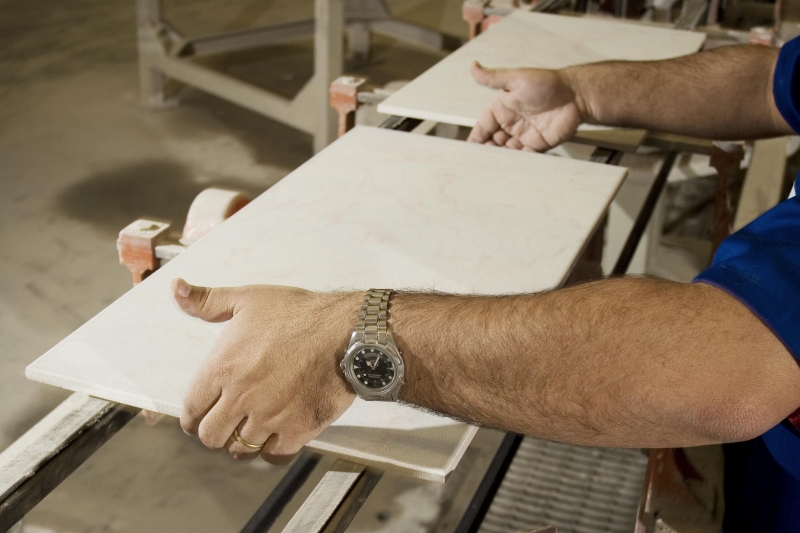 Indústrias como a de cerâmica e de madeira e móveis tem potencial exportador. (foto: Divulgação/Portobello)