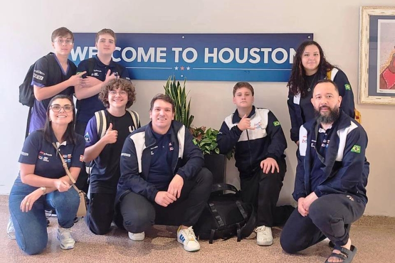 Equipe de robótica da Escola SESI volta ao Brasil após competir nos Estados Unidos