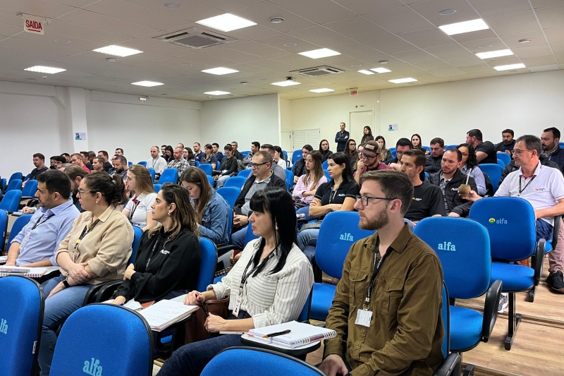 Aurora Coop promove treinamento sobre gripe aviária