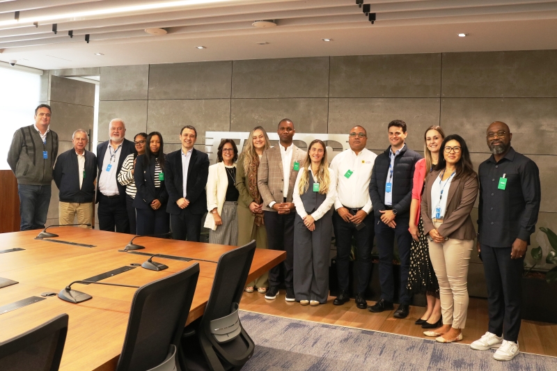 Comitiva de Angola visita SENAI/SC para conhecer infraestrutura educacional