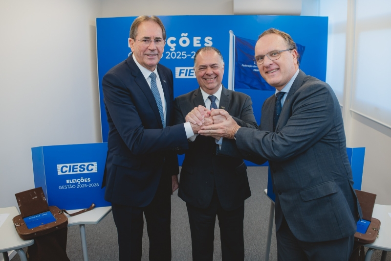 Com 100% dos votos, Seleme é eleito presidente da FIESC