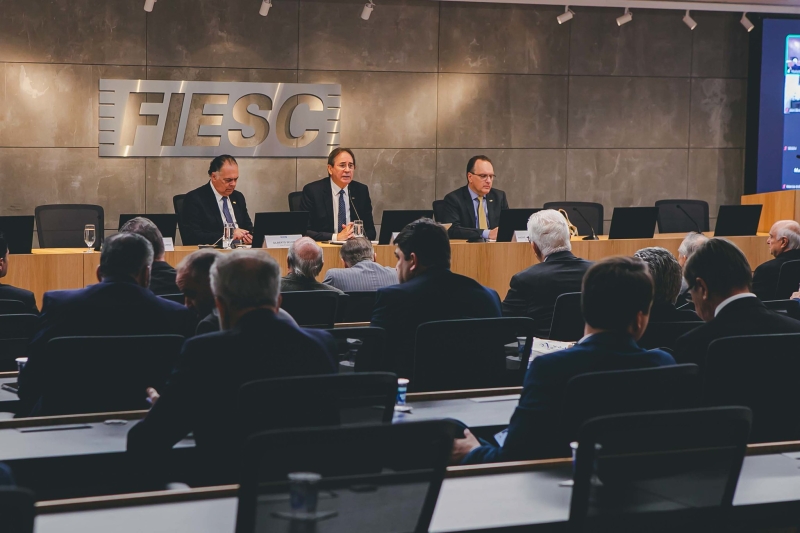 Escalada da tensão entre Brasil e EUA eleva preocupação da indústria, diz FIESC 