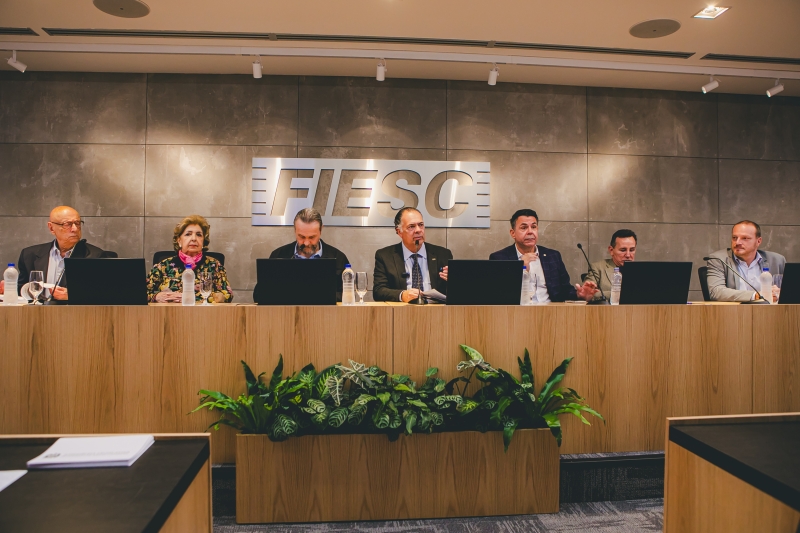 FIESC apresenta demandas prioritárias da indústria ao Fórum Parlamentar