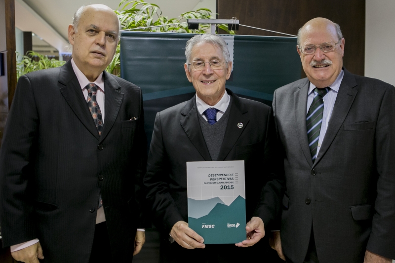 Renato Vianna, do BRDE, Glauco José Côrte, da FIESC, e Neuto de Conto, do BRDE (foto: Fernando Willadino)