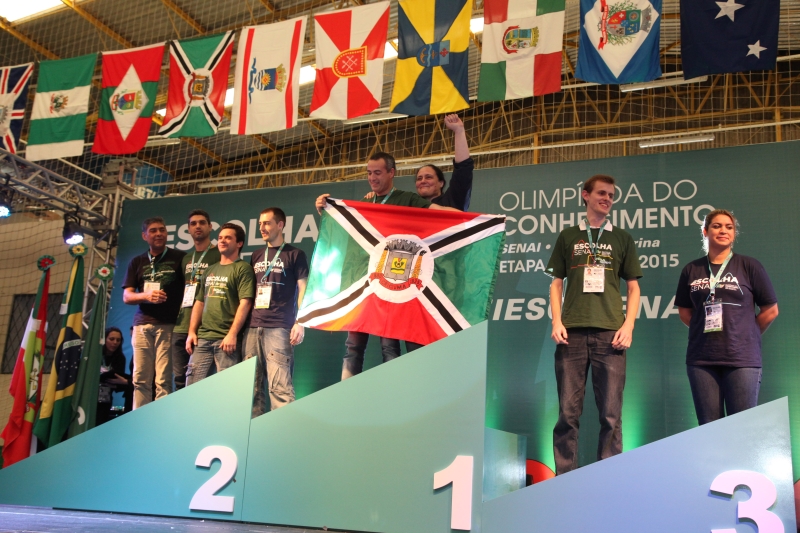 Equipes de Blumenau, Criciúma e Joinville, na premiação da Mostra Inova SENAI. Foto Robi Gartz