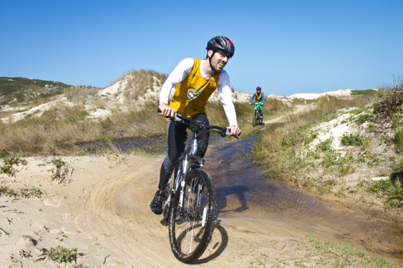 Competição estimula o trabalho em equipe e o espírito esportivo (Foto: André Vanzin)